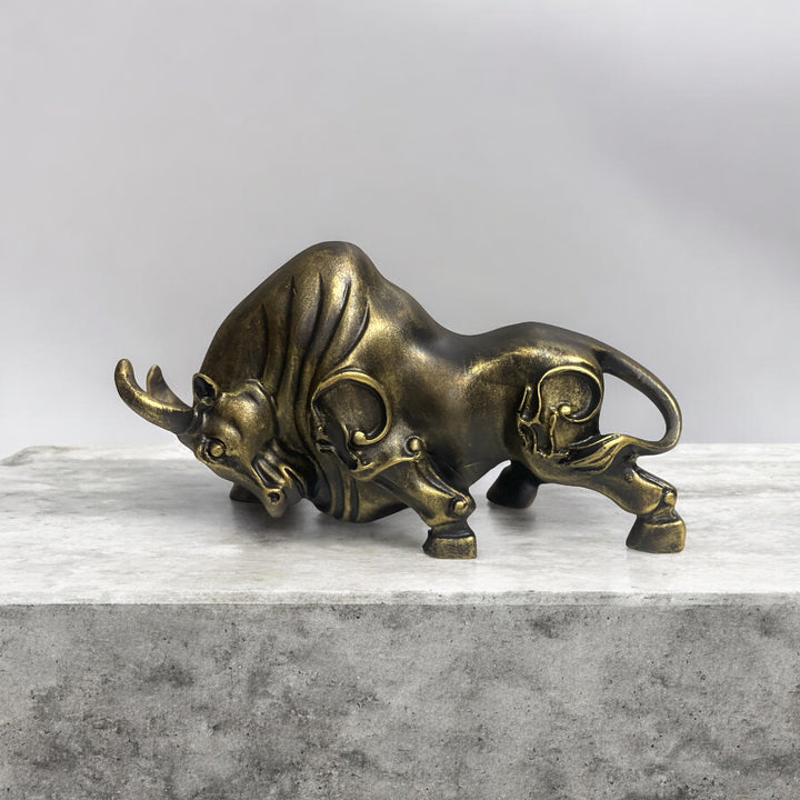 Hot Sell Bull Sculpture Stock Market Symbol Statue Resin Showpiece H 15 cm