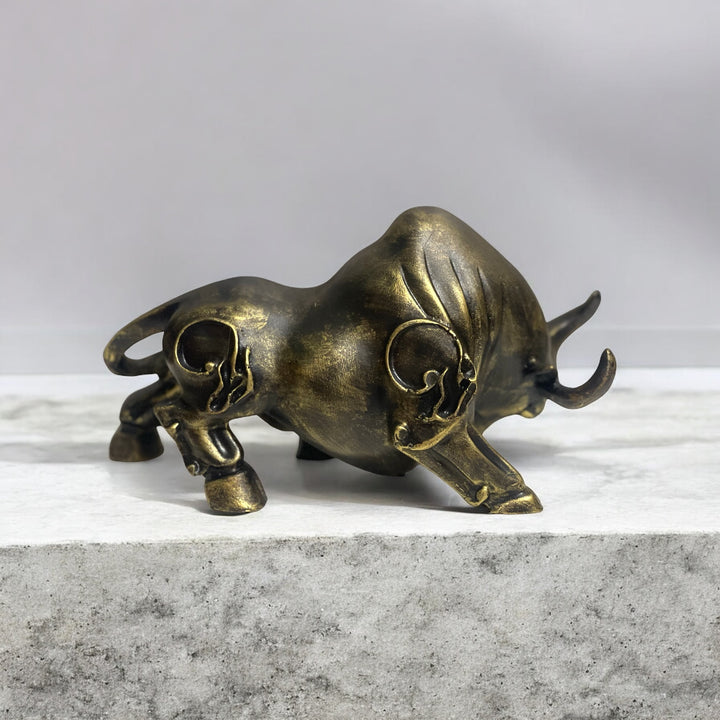 Hot Sell Bull Sculpture Stock Market Symbol Statue Resin Showpiece H 15 cm