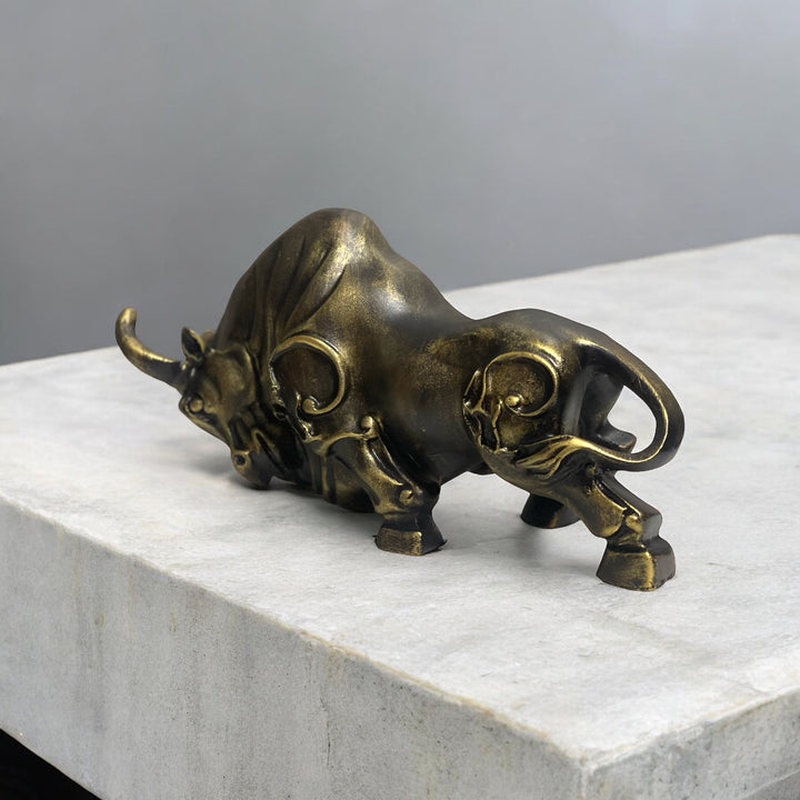 Hot Sell Bull Sculpture Stock Market Symbol Statue Resin Showpiece H 15 cm